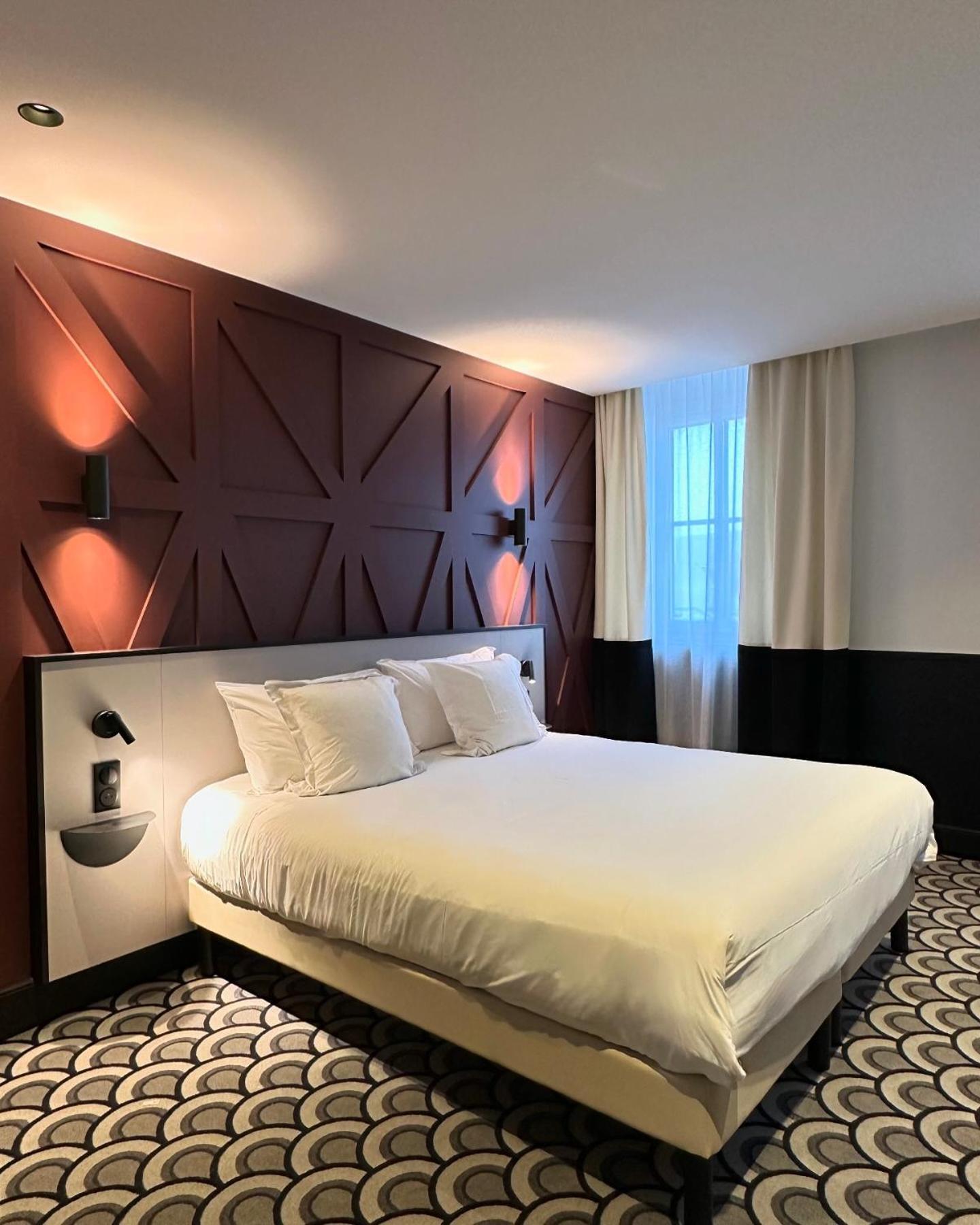 Logis Darcy Centre Hotel 4*